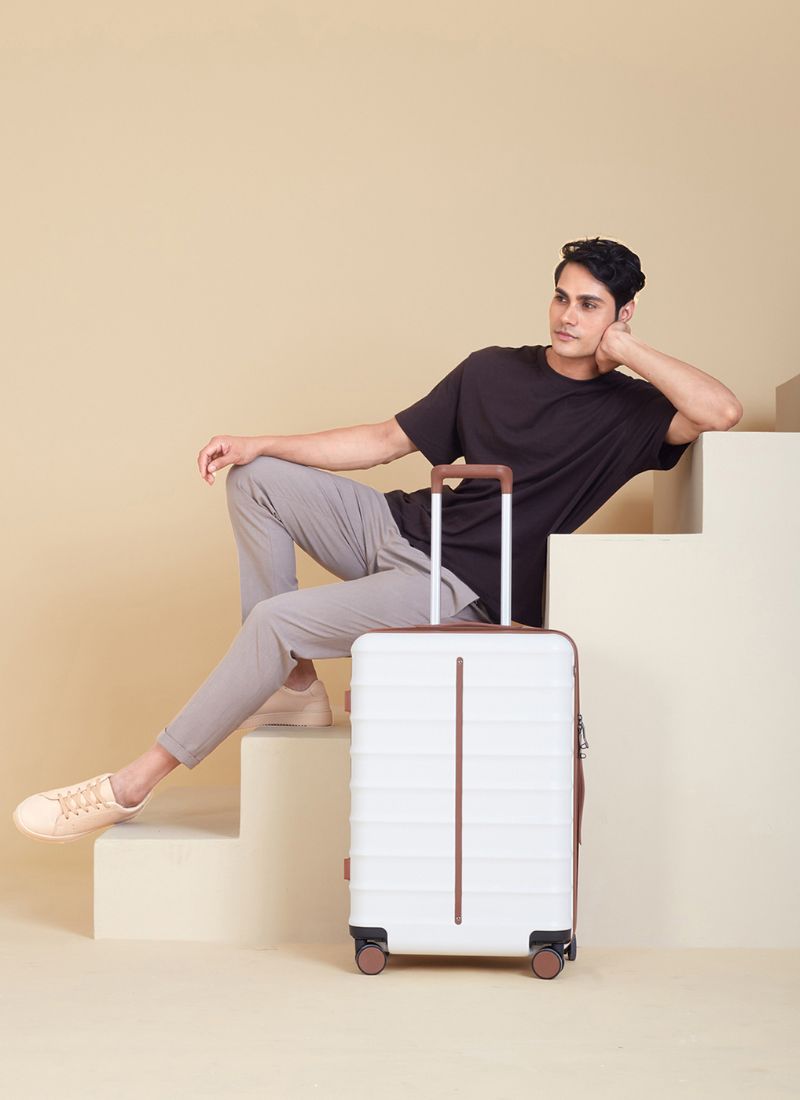 Odyssey | Sand | Medium Hard Luggage