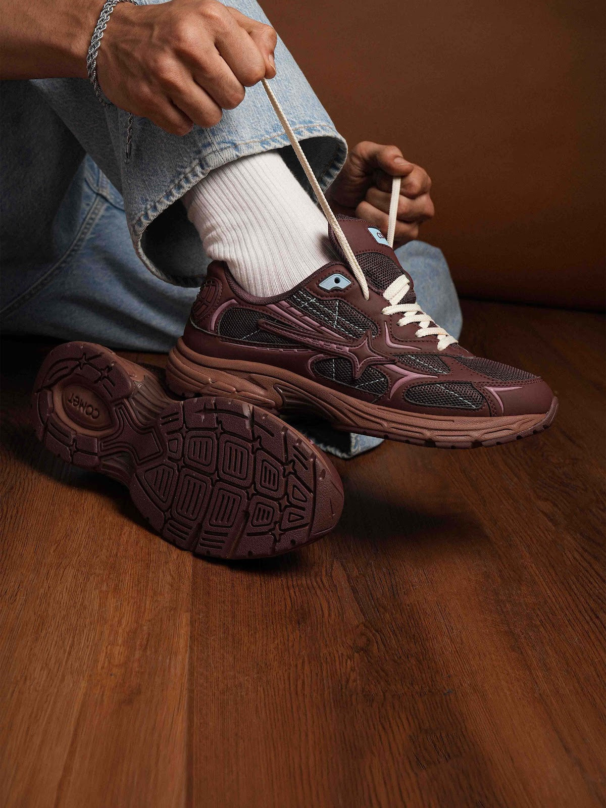 Comet Unisex Apex Dune Sneaker