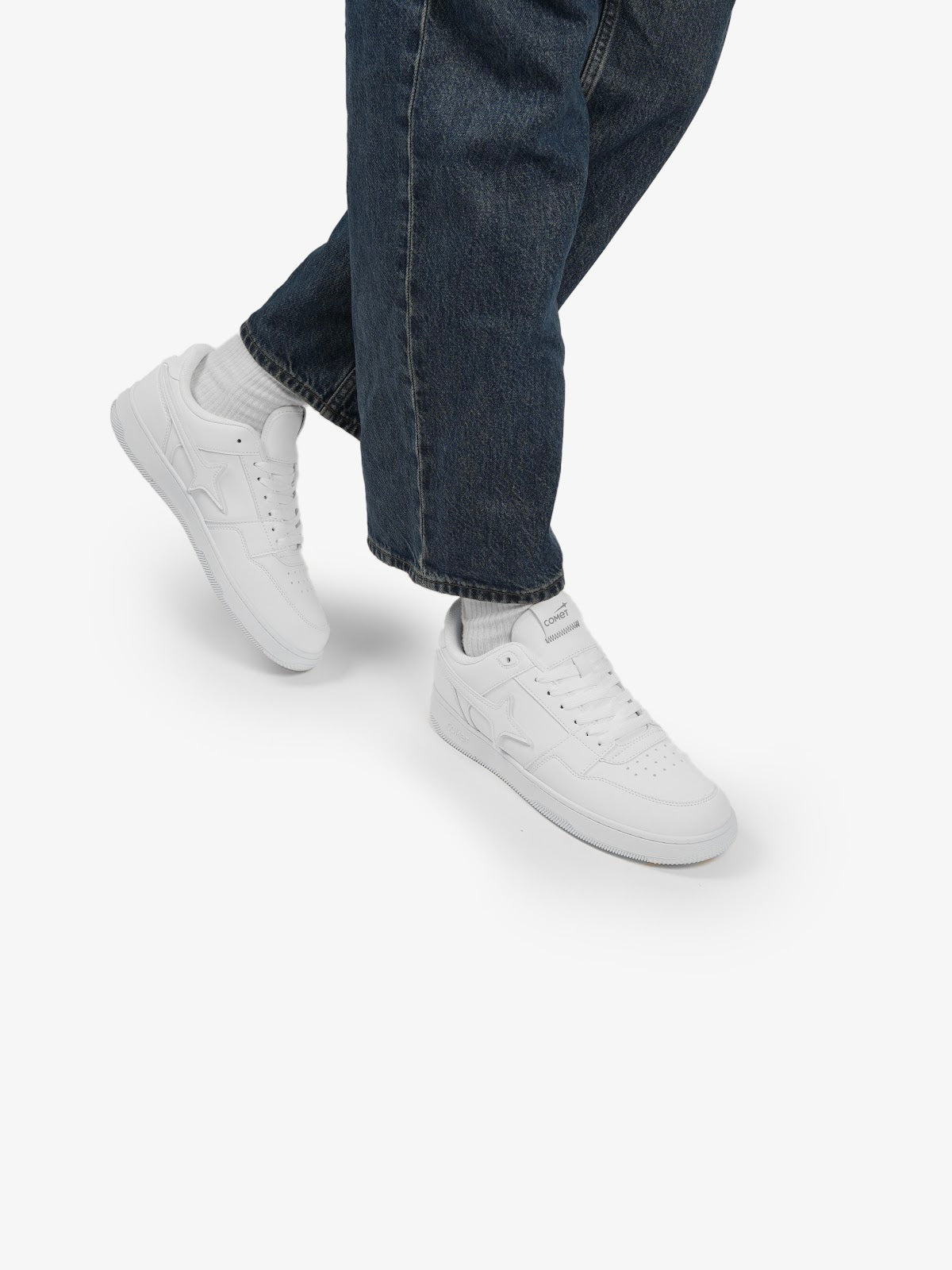 Comet Unisex X Lows Light Sneaker