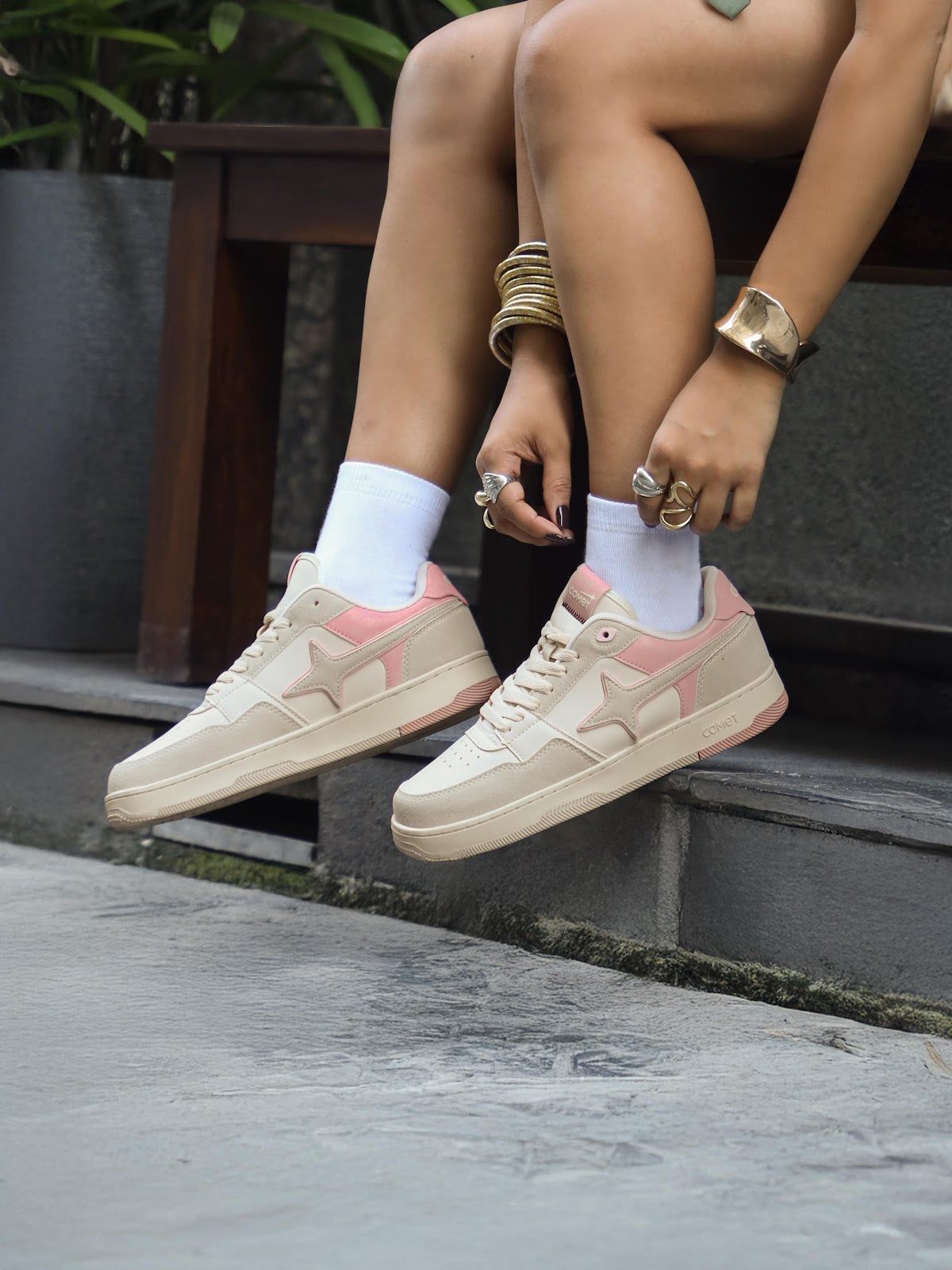 Comet Unisex X Lows Bubblegum Sneaker