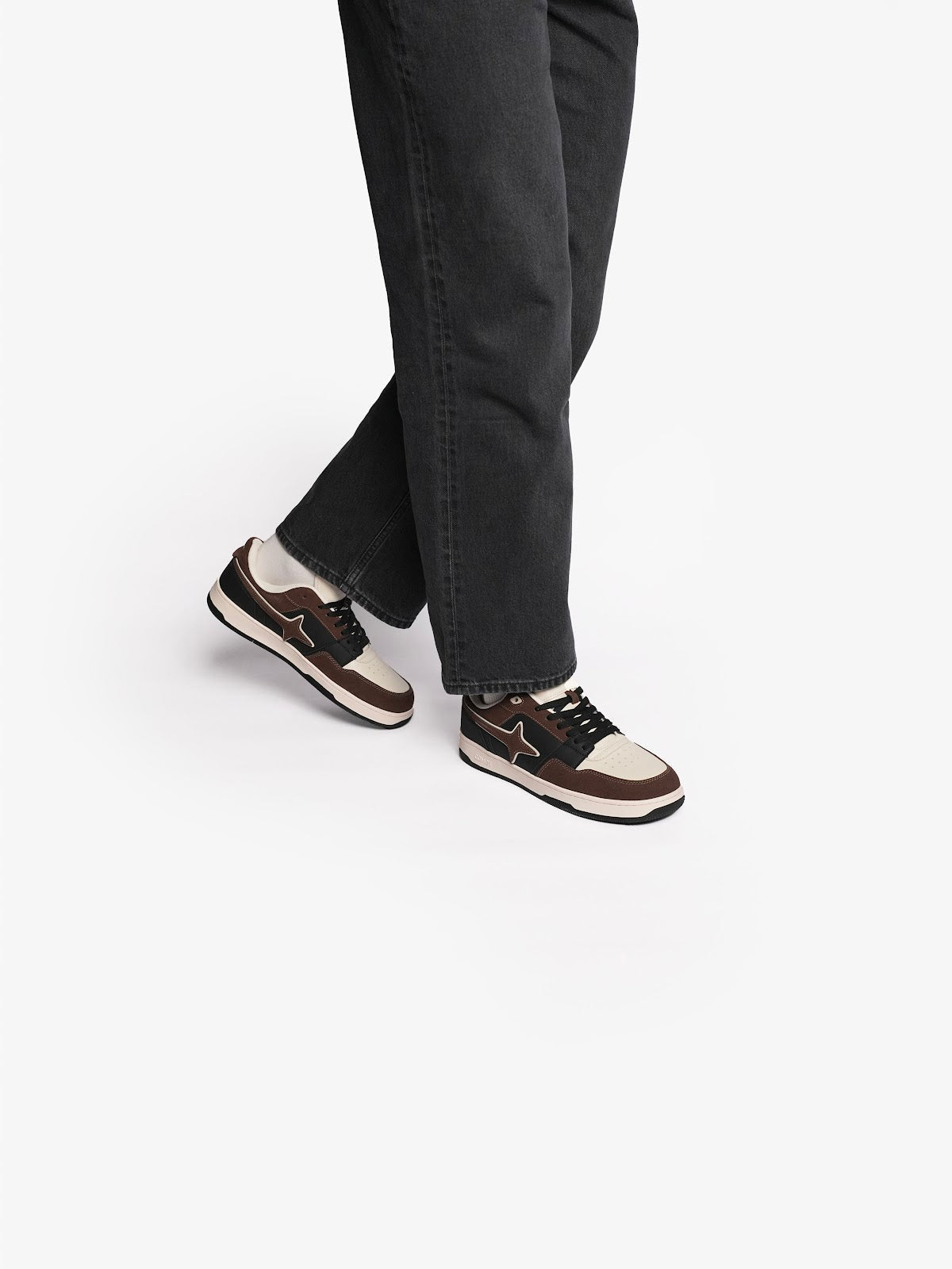 Comet Unisex X Lows Chestnut Sneaker