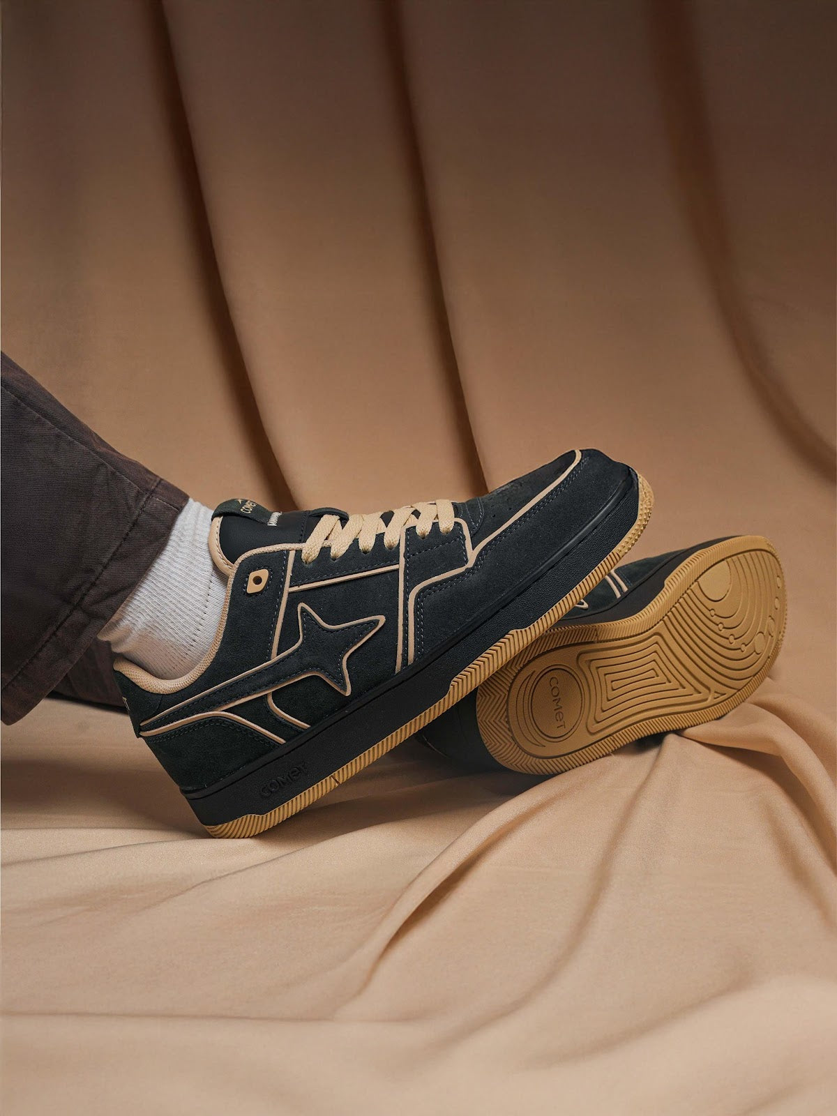 Comet Unisex X Lows Sesame Sneaker