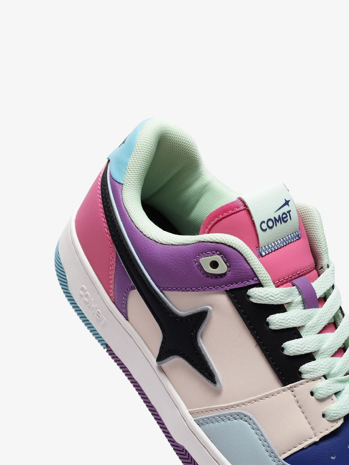 Comet Unisex X Lows Twister Sneaker