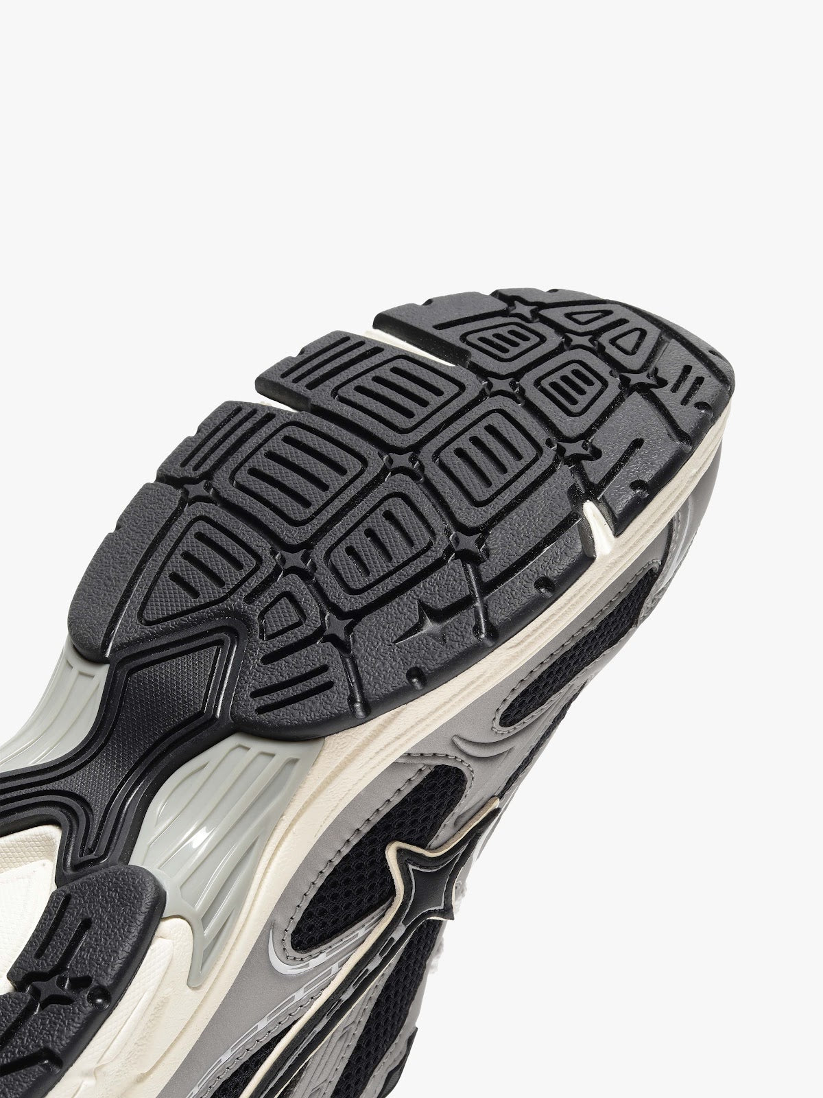 Comet Unisex Apex Obsidian Sneaker