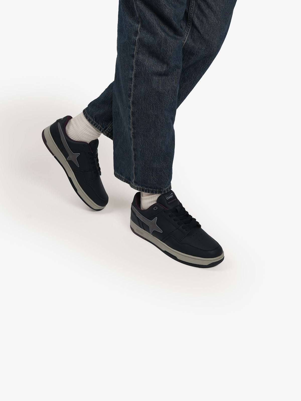 Comet Unisex X Lows Ghost Sneaker