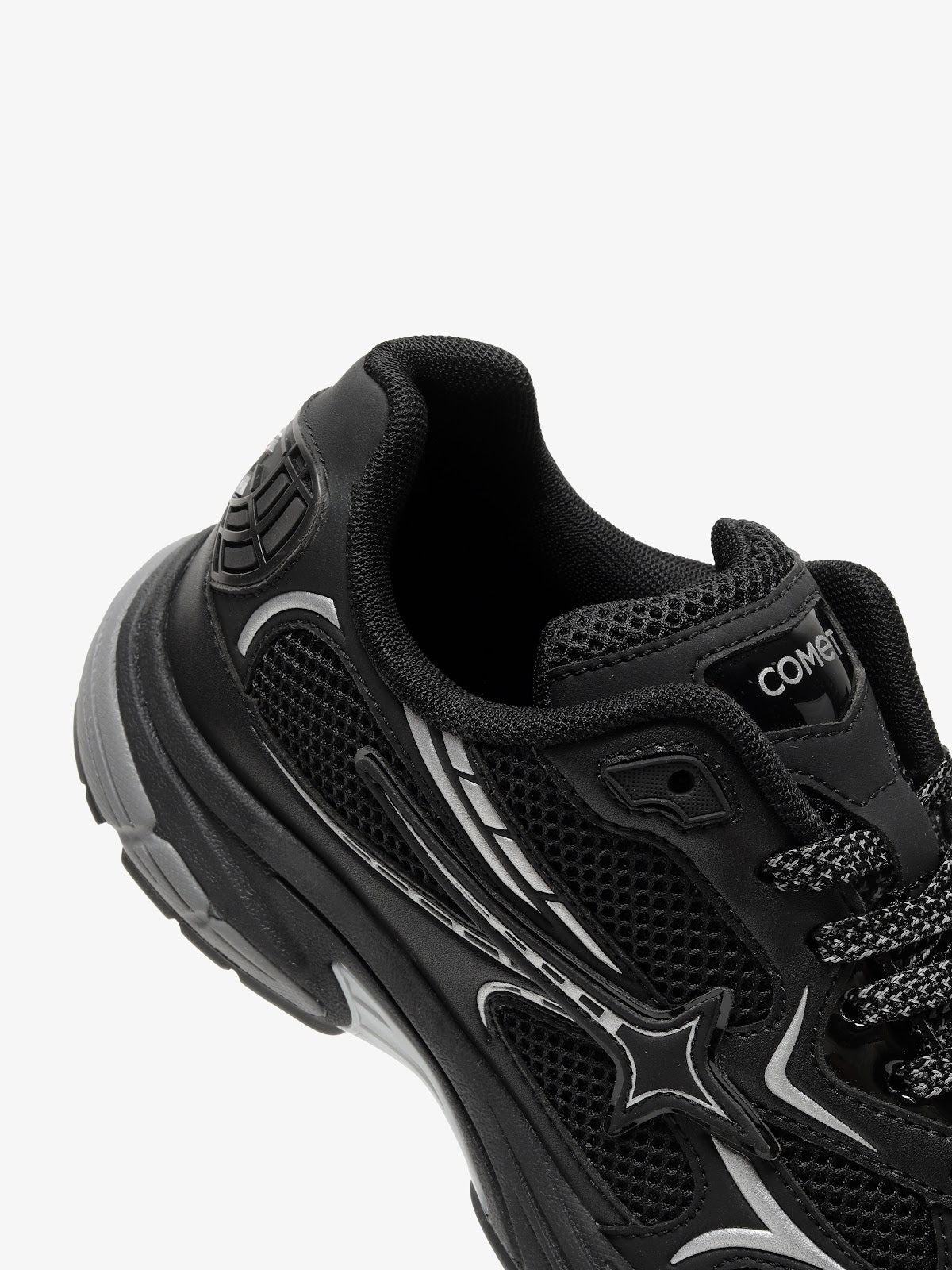 Comet Unisex Apex Darkmatter Sneaker