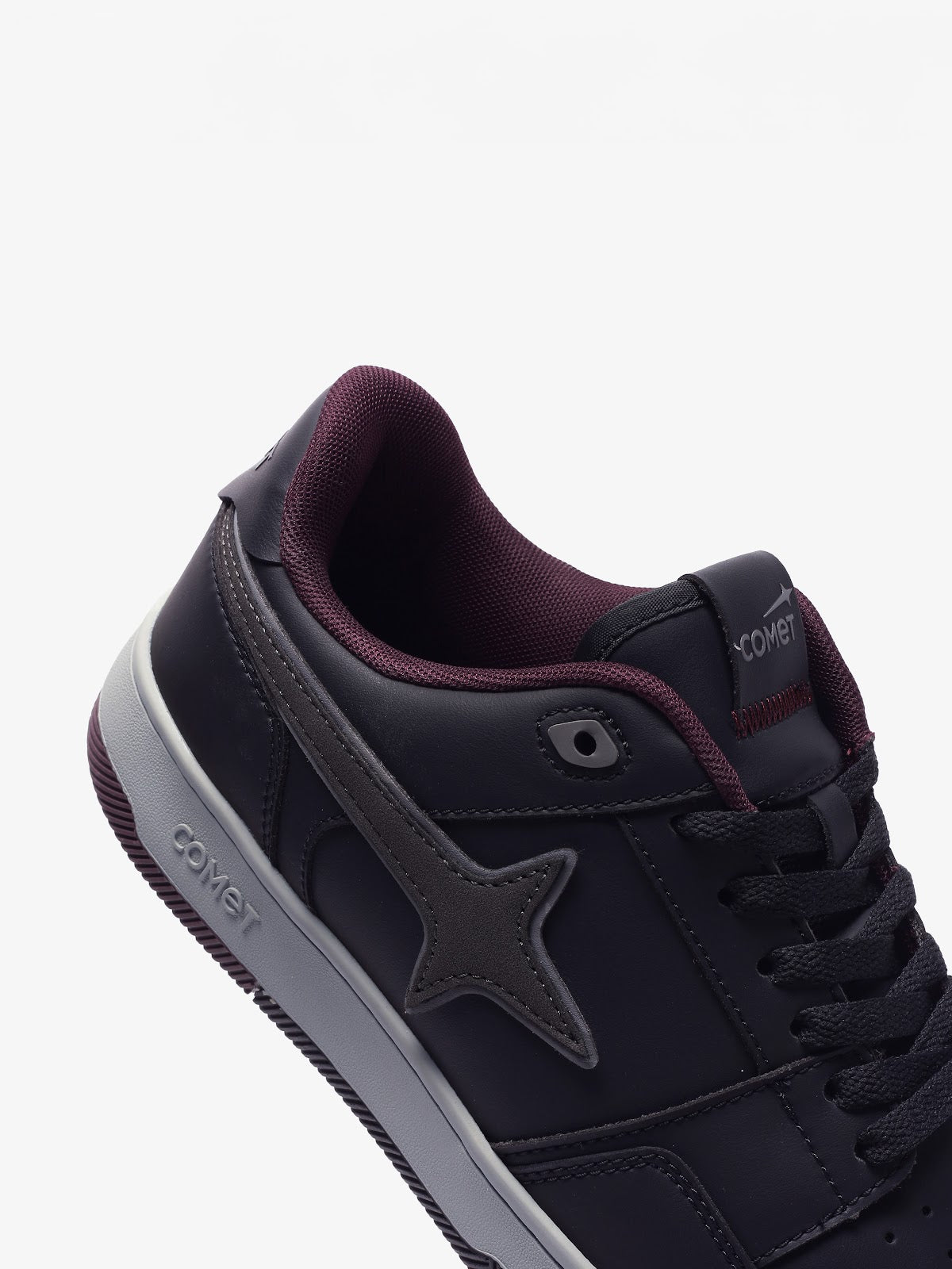 Comet Unisex X Lows Ghost Sneaker