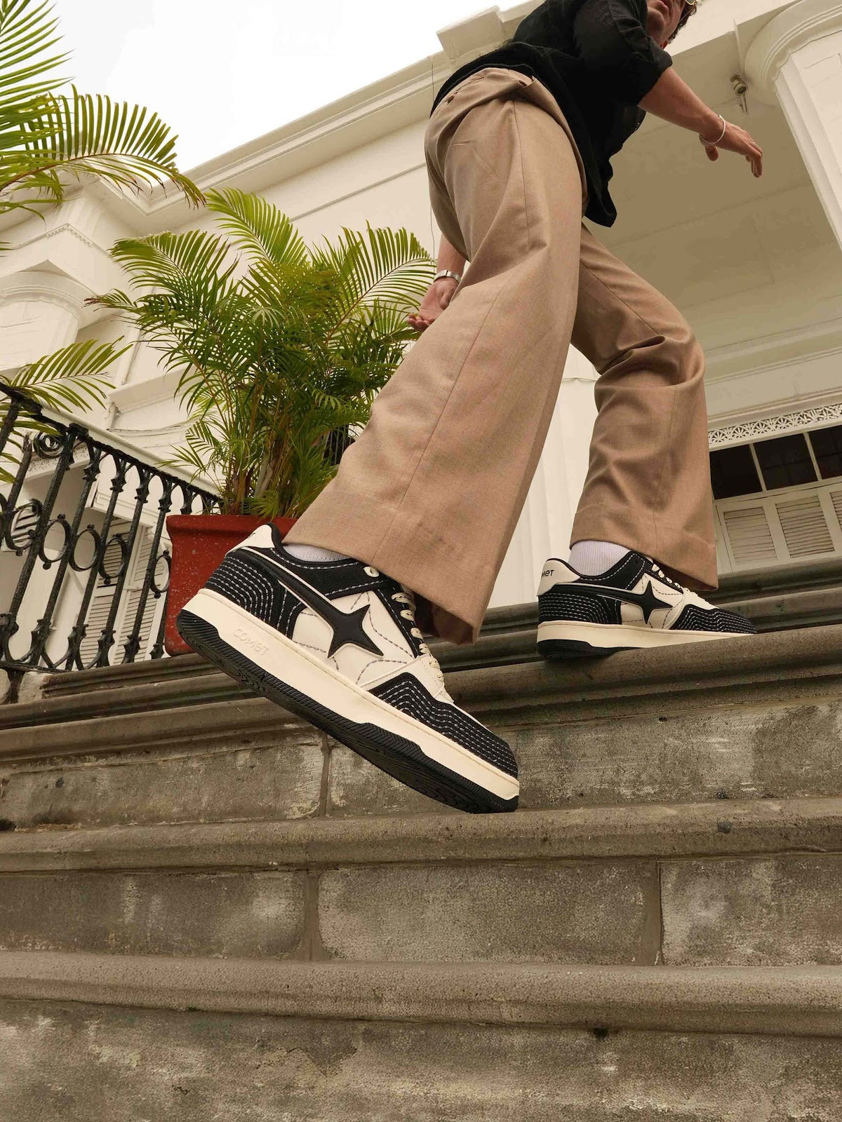 Comet Unisex X Lows Piano Black Sneaker