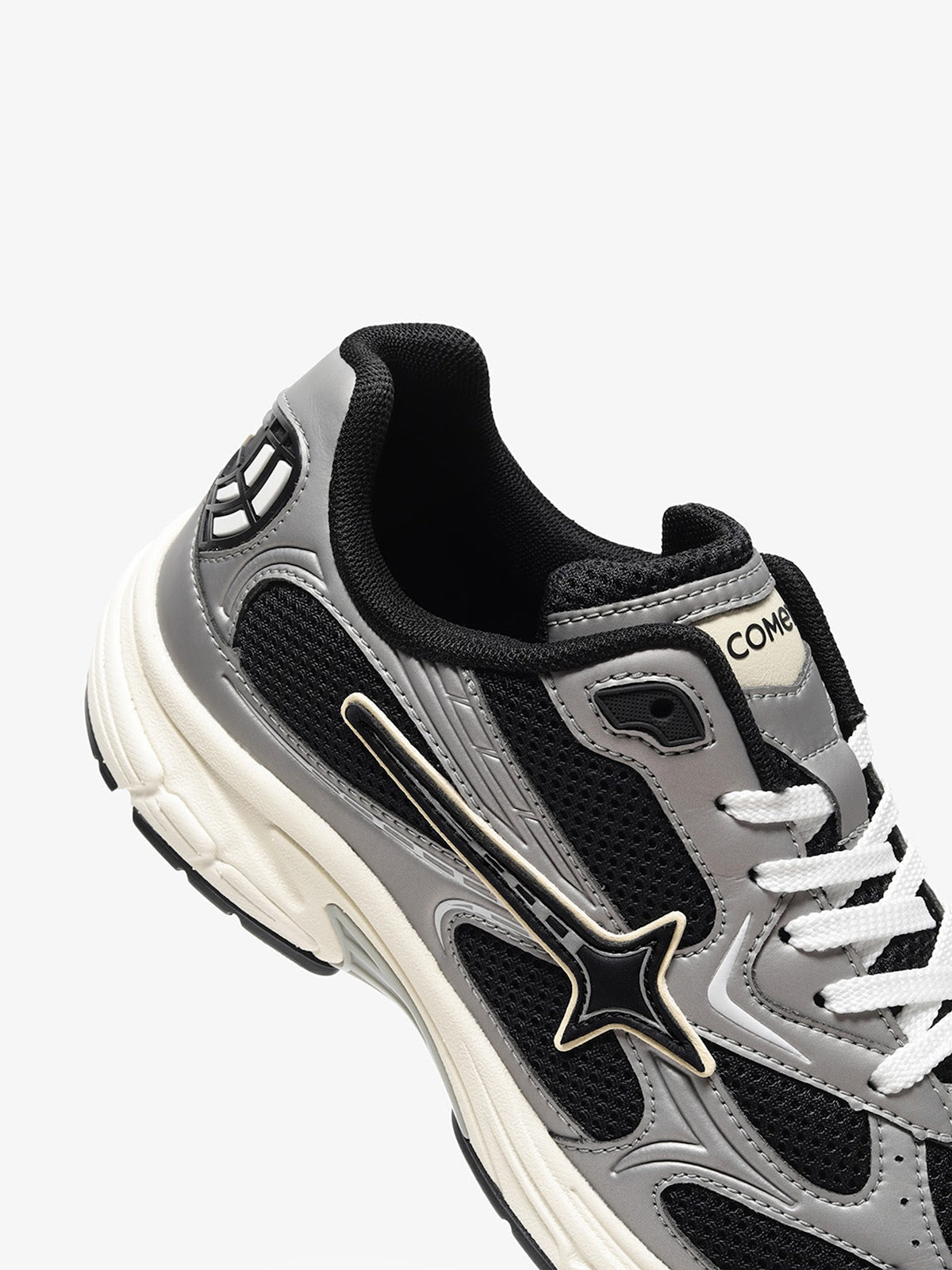 Comet Unisex Apex Obsidian Sneaker