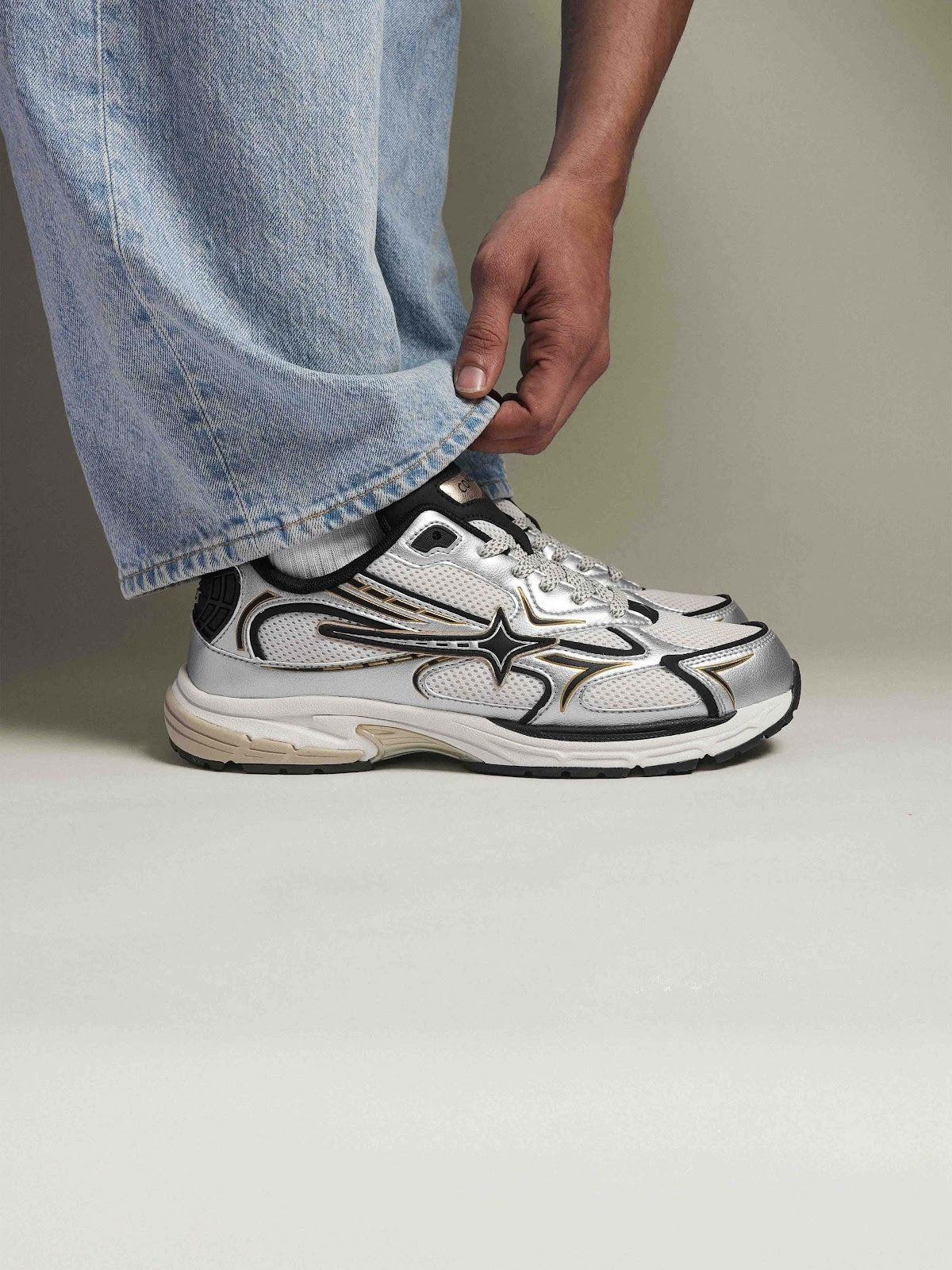 Comet Unisex Apex Onyx Sneaker