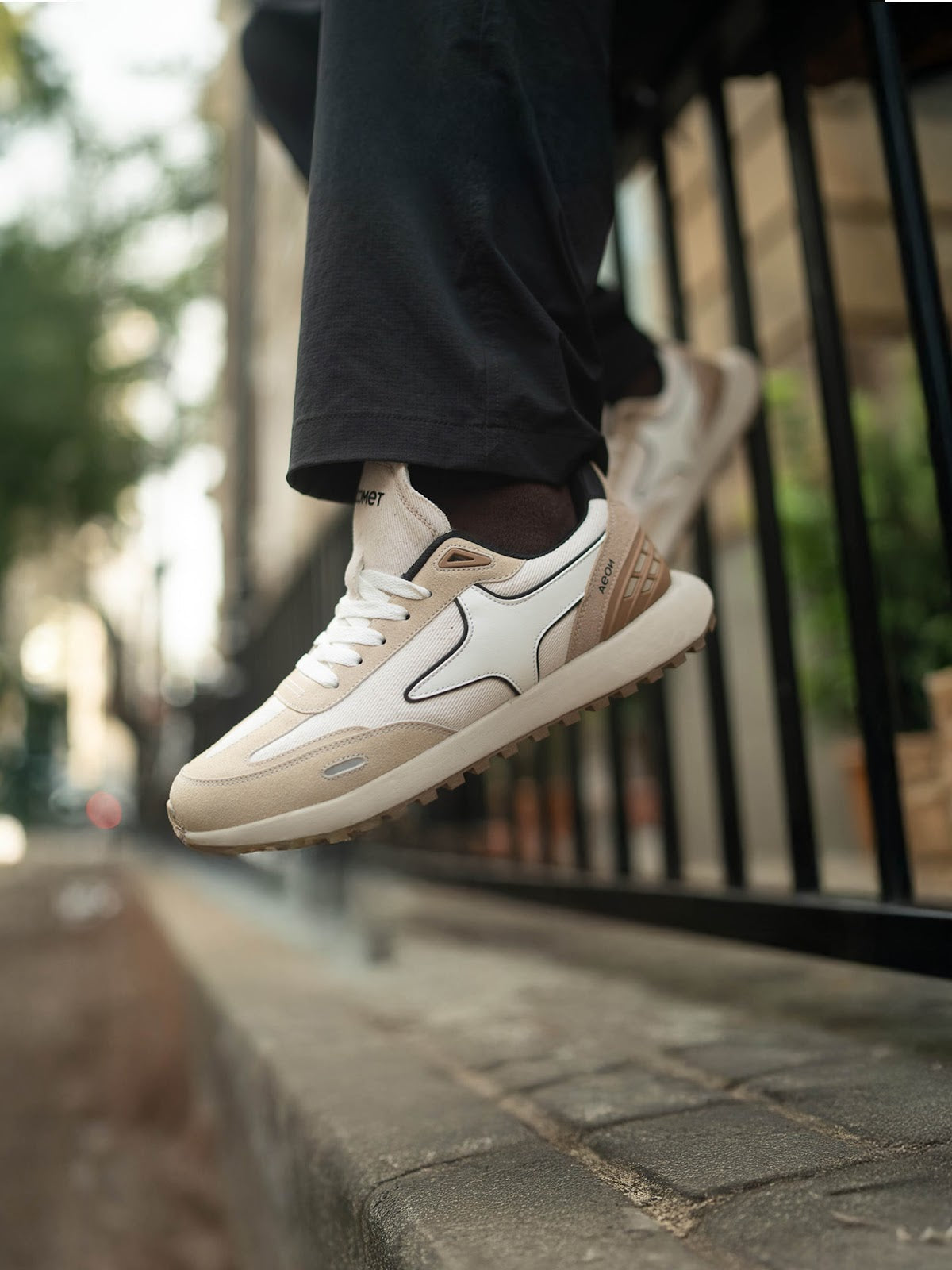 Comet Unisex Aeon V2 Affogato Sneaker