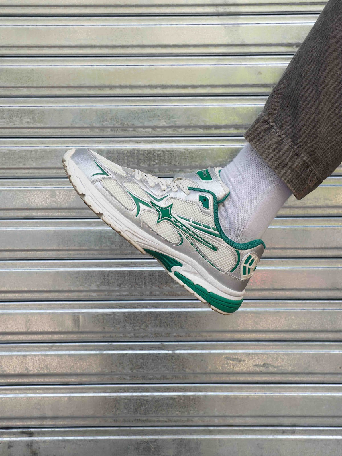 Comet Unisex Apex Evergreen Sneaker