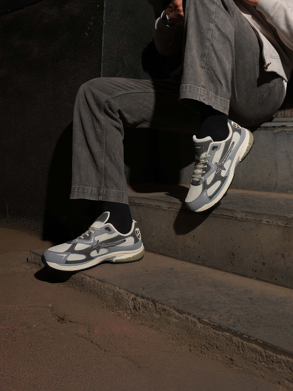Comet Unisex Apex Moonwalker Sneaker
