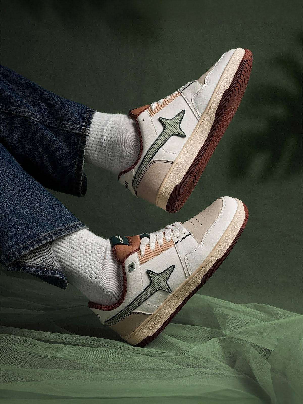Comet Unisex X Lows Tuscan Sneaker