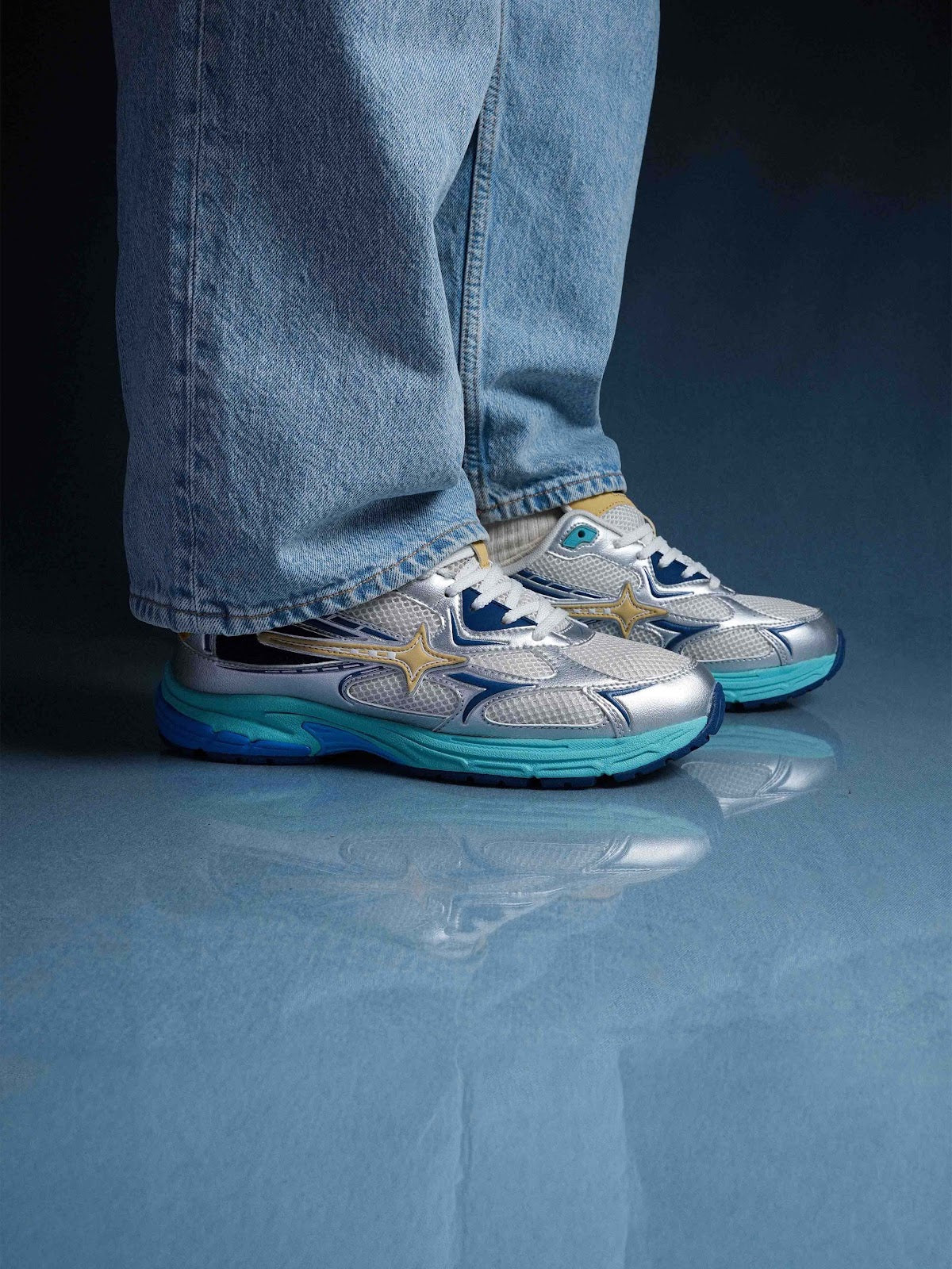 Comet Unisex Apex Shockwave Sneaker